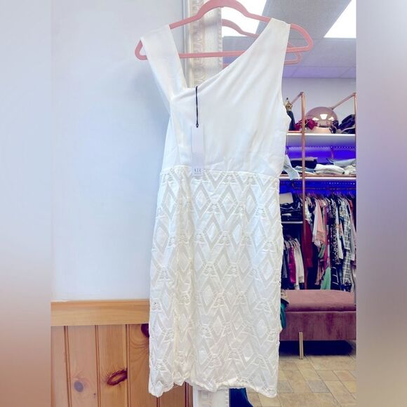 NWT NSR Asymmetrical shoulders cut White dress Sz M - Picture 4 of 5